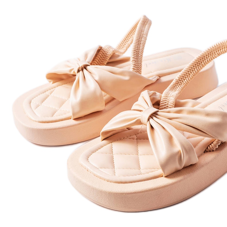 Béžové sandály na platformě značky Montagna béžový