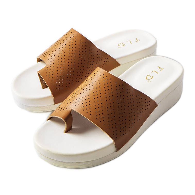 Hnědé sandály na klínku od Monferrato hnědý