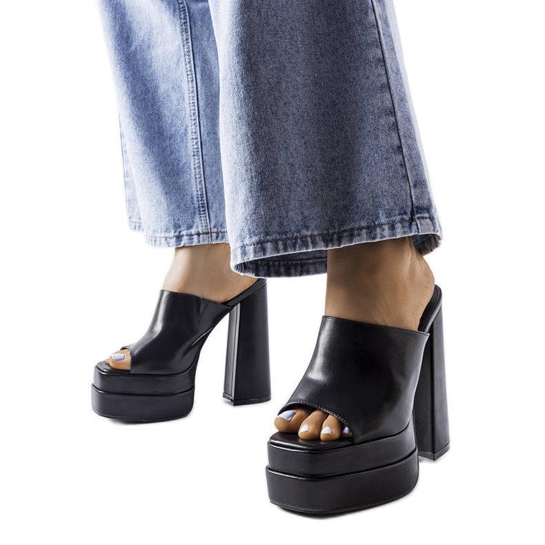 Černé klouzačky na vysokém podpatku značky Mertzon černá