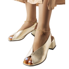 Zlaté blokové sandály Karino zlatý