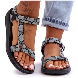 Dámské sportovní sandály s dokonalým černo-bílým vzorem černá