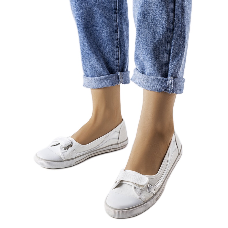 Inna Bílé textilní tenisky od Winifred 8826 White červené Inna Bílé textilní tenisky od Winifred 8826 White červené