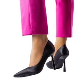 Vinceza Černé jehlice se saténovým povrchem od Vinceze černá