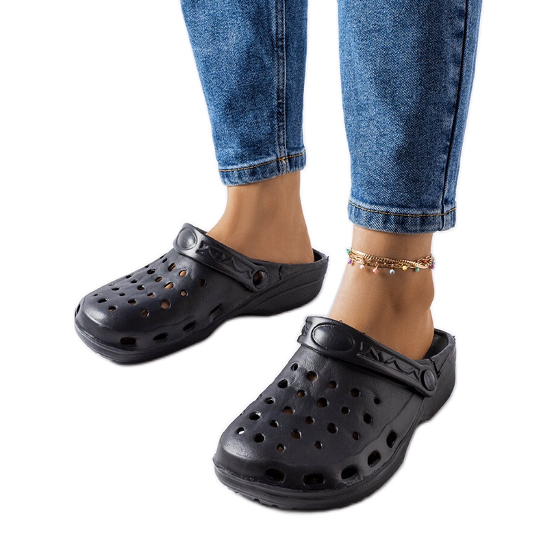 Černé pěnové pantofle s uzavřenou špičkou od Kleist černá