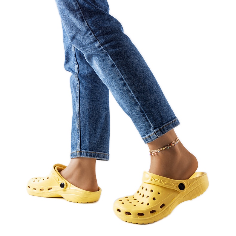 Žluté pěnové pantofle s uzavřenou špičkou od Kleist žlutá