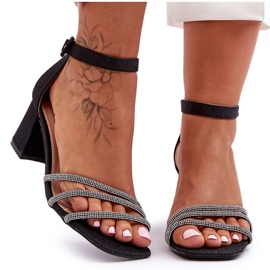 PG1 Lesklé sandály na podpatku Black Enenor černá PG1 Lesklé sandály na podpatku Black Enenor černá