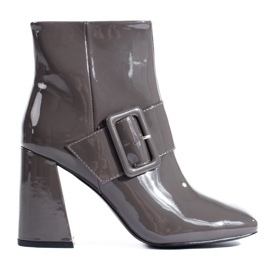 Patentově šedé kozačky na podpatku od Shelovet šedá