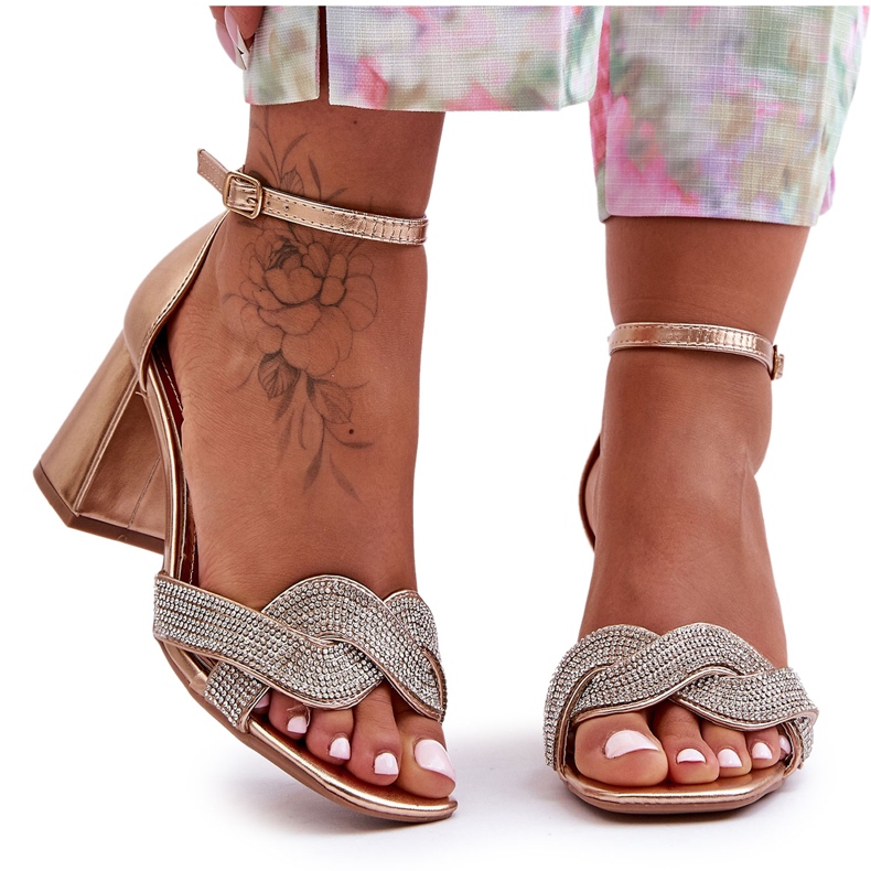 Sandály na nízkém podpatku s kamínky z růžového zlata Monra zlatý