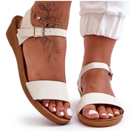 Klasické bílé sandály Arya na nízkém klínu bílý Klasické bílé sandály Arya na nízkém klínu bílý