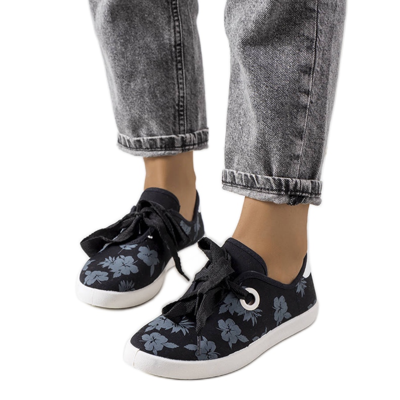 Černé květinové tenisky od Hurstie černá