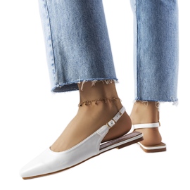 Bílé sandály s uzavřenou špičkou z Hazelwood bílý Bílé sandály s uzavřenou špičkou z Hazelwood bílý