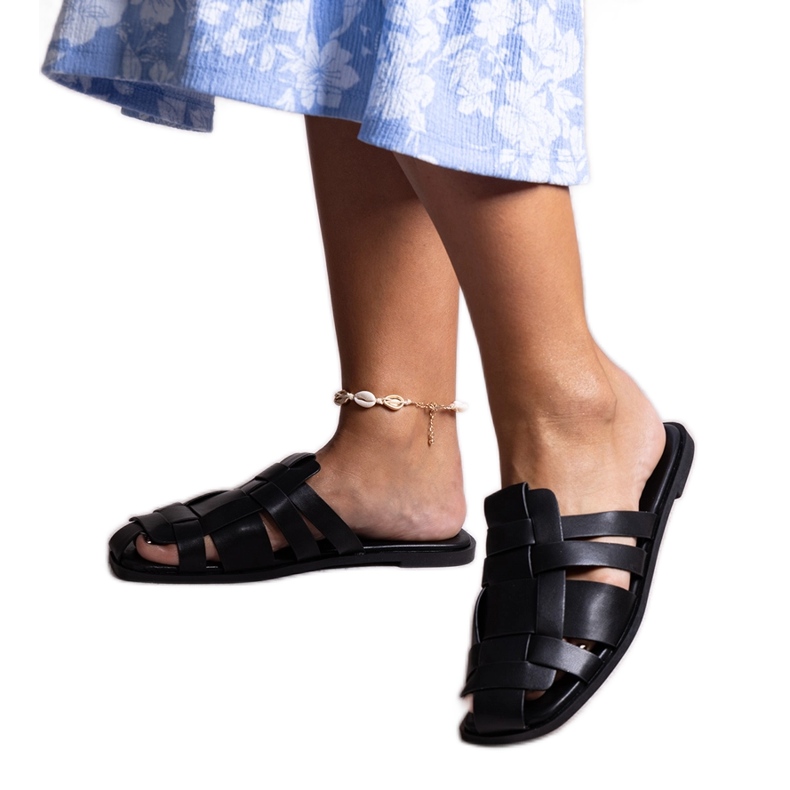 Černé pantofle s copánkovým svrškem od Lelio černá