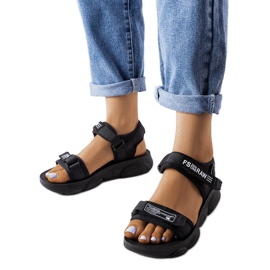 Černé sportovní sandály značky Sanjit černá