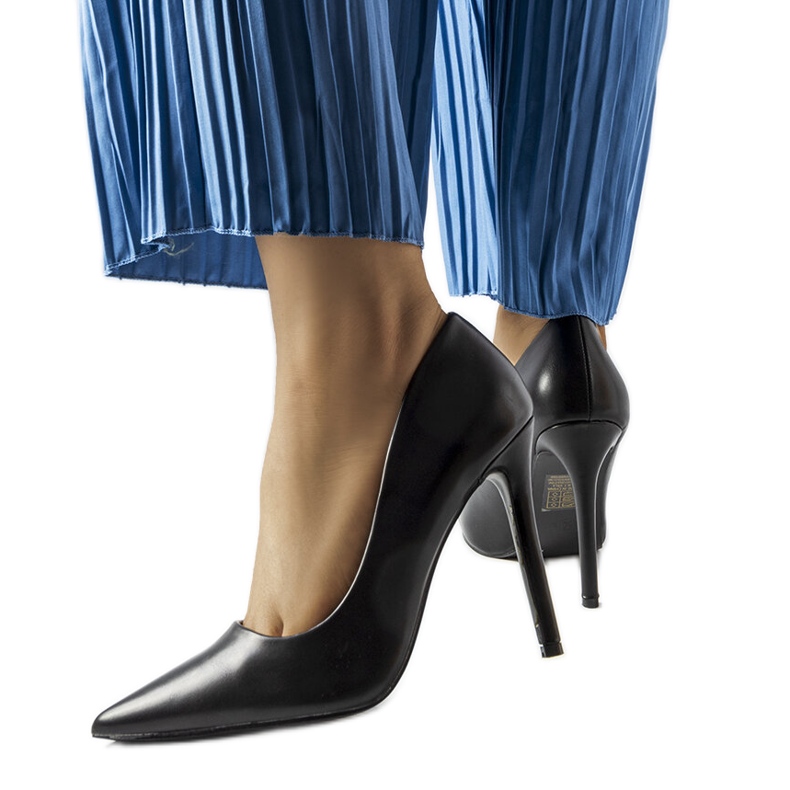 Černé klasické vysoké podpatky Delis černá