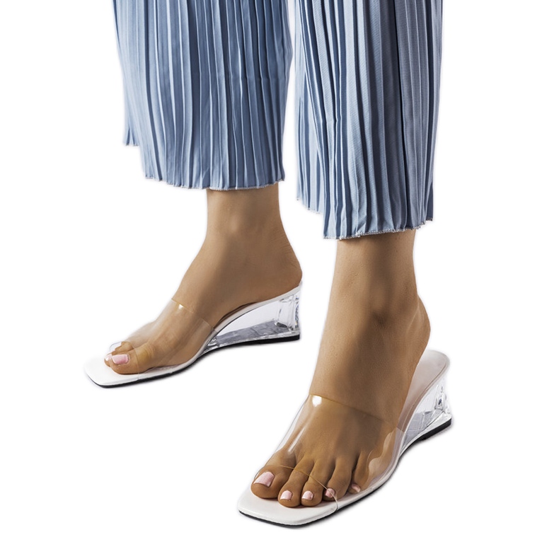 Bílé průhledné klínové jezdce od Wyatt bezbarvý Bílé průhledné klínové jezdce od Wyatt bezbarvý