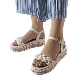 Béžové sandály na platformě od Katrin zelený