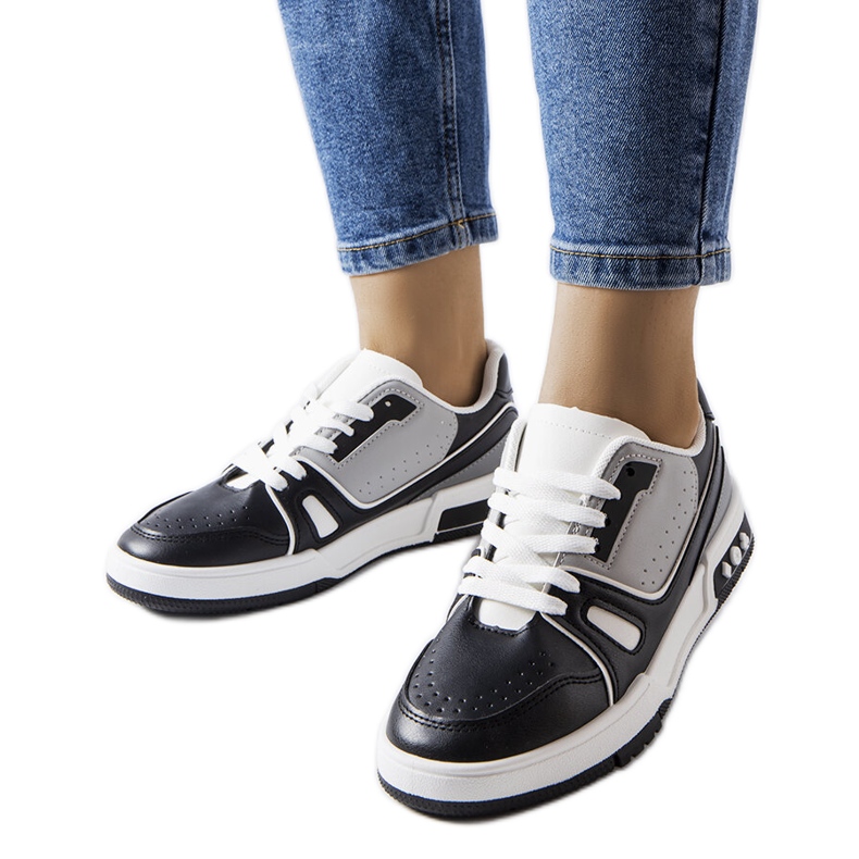 Černé sportovní tenisky Willson černá