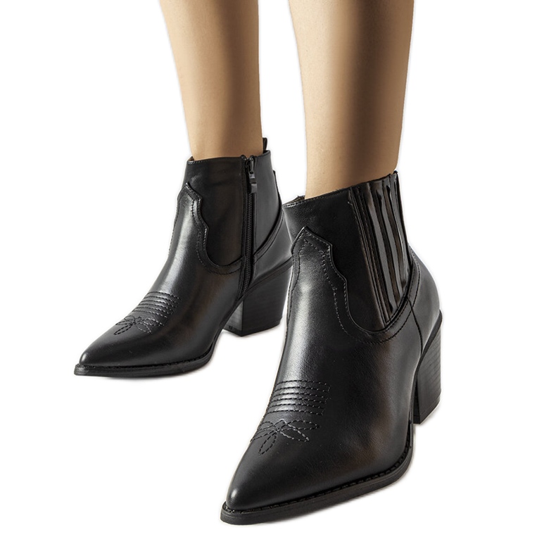 Černé klasické kovbojské boty od Gustava černá