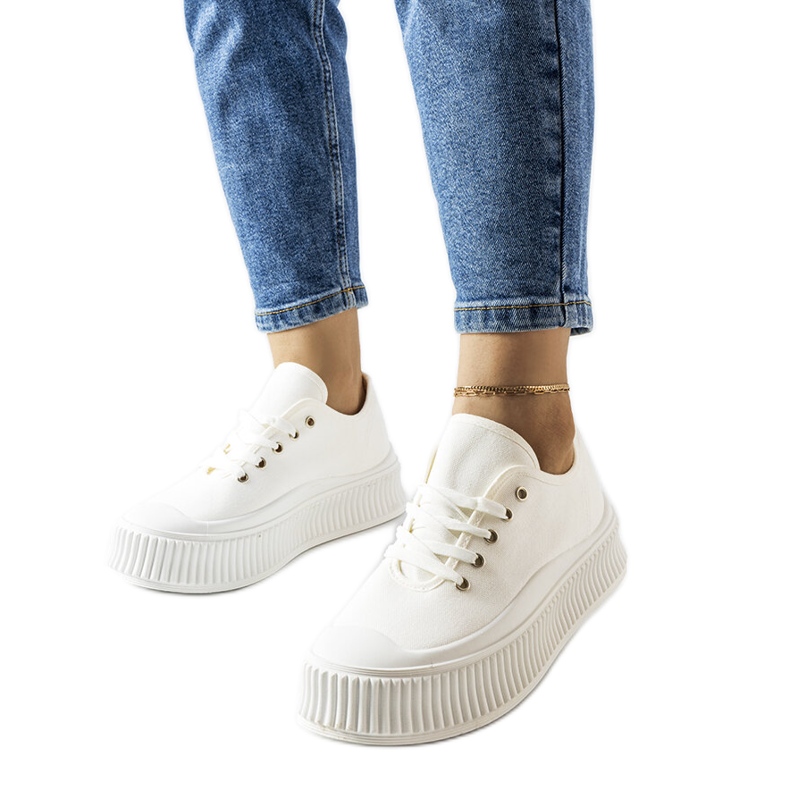 Bílé tenisky se silnou podrážkou od Wallace bílý Bílé tenisky se silnou podrážkou od Wallace bílý