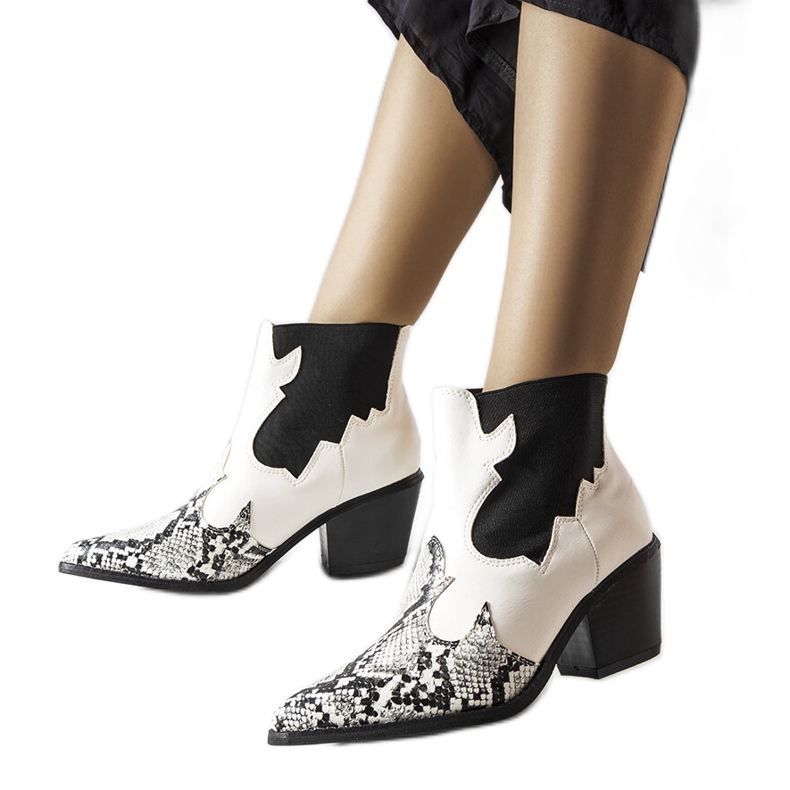 Bílé zateplené kovbojské boty s motivem hada od Goulet bílý