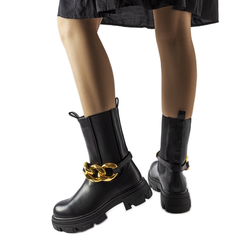 Černé kotníkové boty s řetízkem od Genoveffa černá