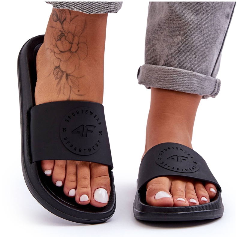 Dámské sportovní pantofle 4F 4FSS23FFLIF069-72S Černé černá