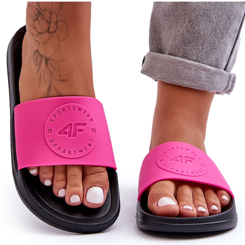 Dámské sportovní pantofle 4F 4FSS23FFLIF069-55S růžovo-černé růžový Dámské sportovní pantofle 4F 4FSS23FFLIF069-55S růžovo-černé růžový