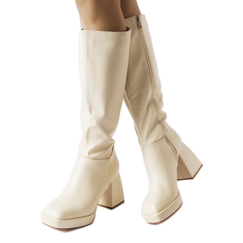 Béžové kozačky na masivním sloupku od Villanova béžový