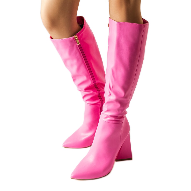 Růžové kozačky na sloupku Medicina růžový