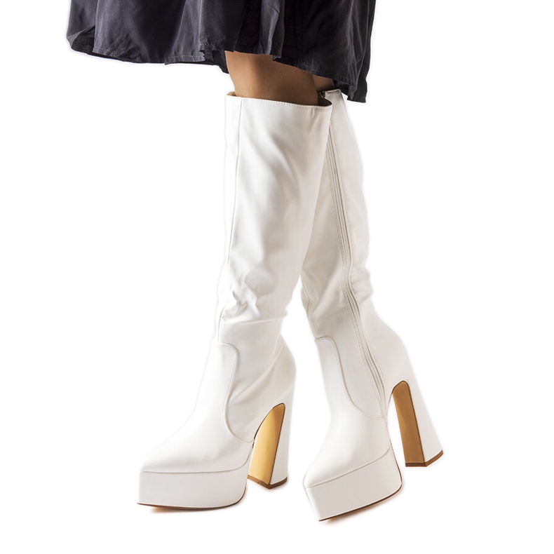 Bílé kozačky na masivním sloupku od Sovizzo bílý