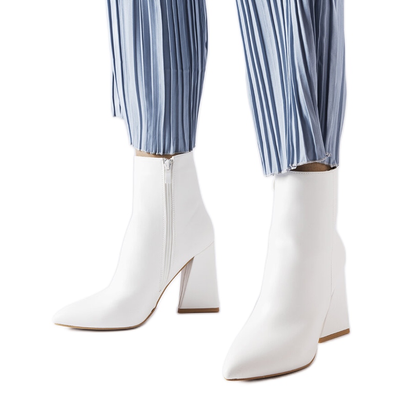 Bílé kotníkové boty značky Abelina bílý