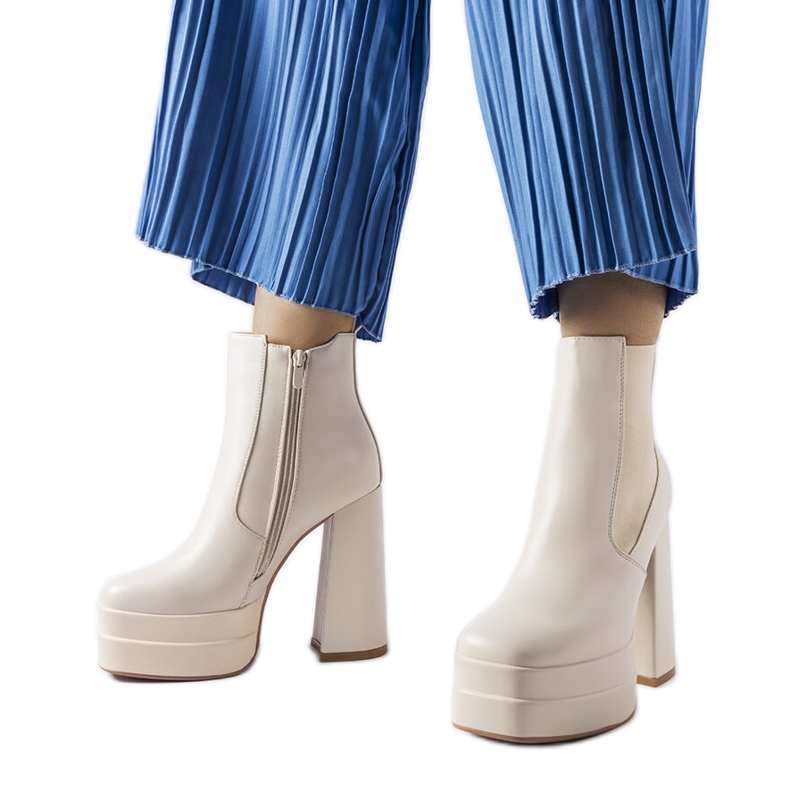 Béžové kozačky na podpatku značky Copertino béžový Béžové kozačky na podpatku značky Copertino béžový