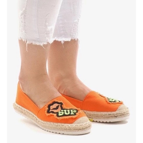 Dámské béžové prolamované kozačky na nízkém podpatku béžový Dámské béžové prolamované kozačky na nízkém podpatku béžový