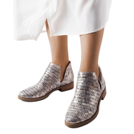 Kovové prolamované kozačky značky Giuseppina Chelsea boots stříbro