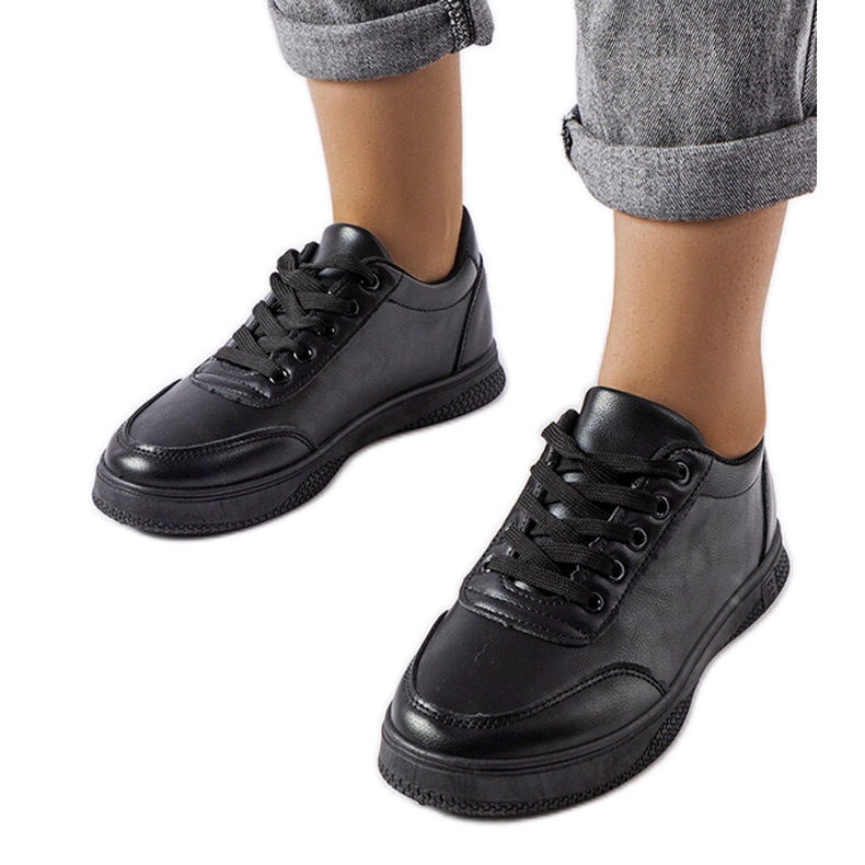 Černé sportovní tenisky Donato černá