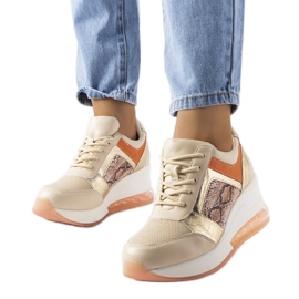 Inna Béžové tenisky na klínku značky Irpina béžový Inna Béžové tenisky na klínku značky Irpina béžový