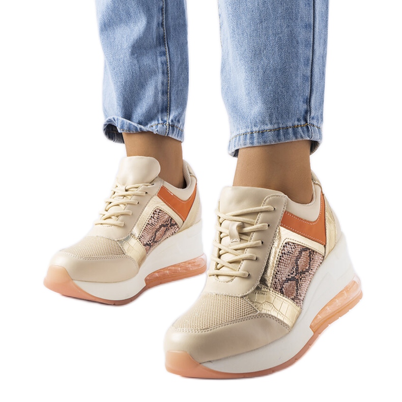 Inna Béžové tenisky na klínku značky Irpina béžový