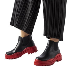 Černé kotníkové boty na barevné platformě Marinone černý