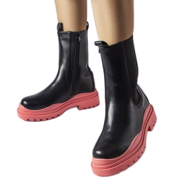 Černé kozačky s barevnou podrážkou od Delebio černý