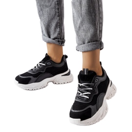 Inna Černé tenisky s viditelným běhounem značky Rosita černá Inna Černé tenisky s viditelným běhounem značky Rosita černá