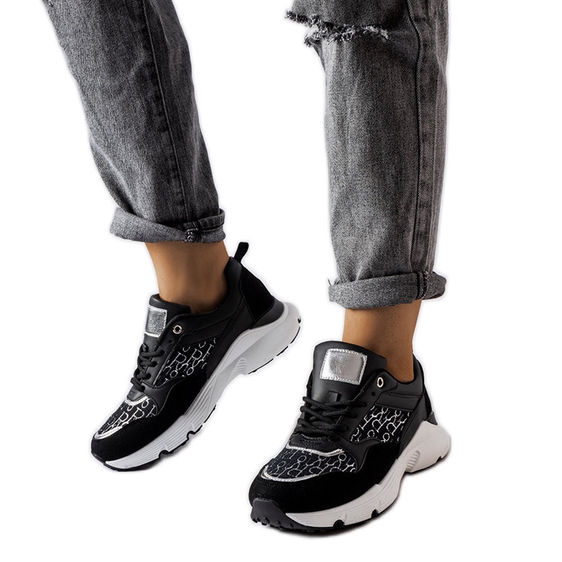 Černé tenisky se stříbrným zdobením z Ria bílý