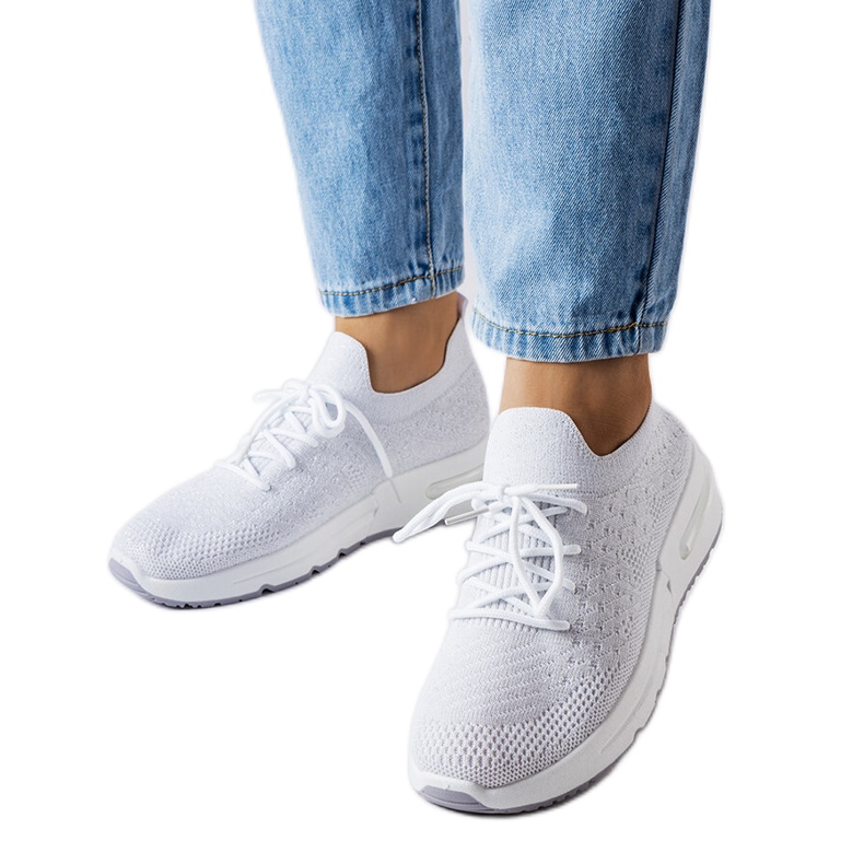 Inna Bílé tenisky zdobené stříbrnou nití od Randolpha bílý