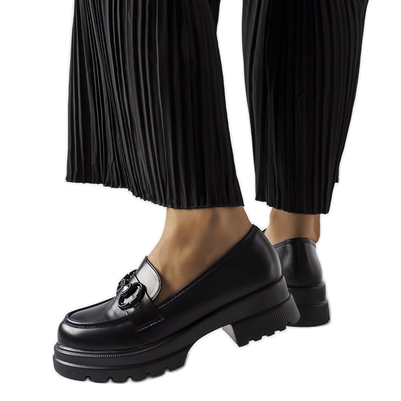 Černé mokasíny s černou přezkou od Morubio černá