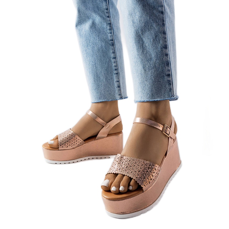 Růžové prolamované sandály na platformě od Stockton růžový Růžové prolamované sandály na platformě od Stockton růžový