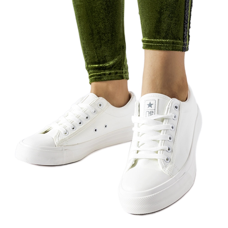 NEWS Bílé klasické tenisky Mushirah bílý