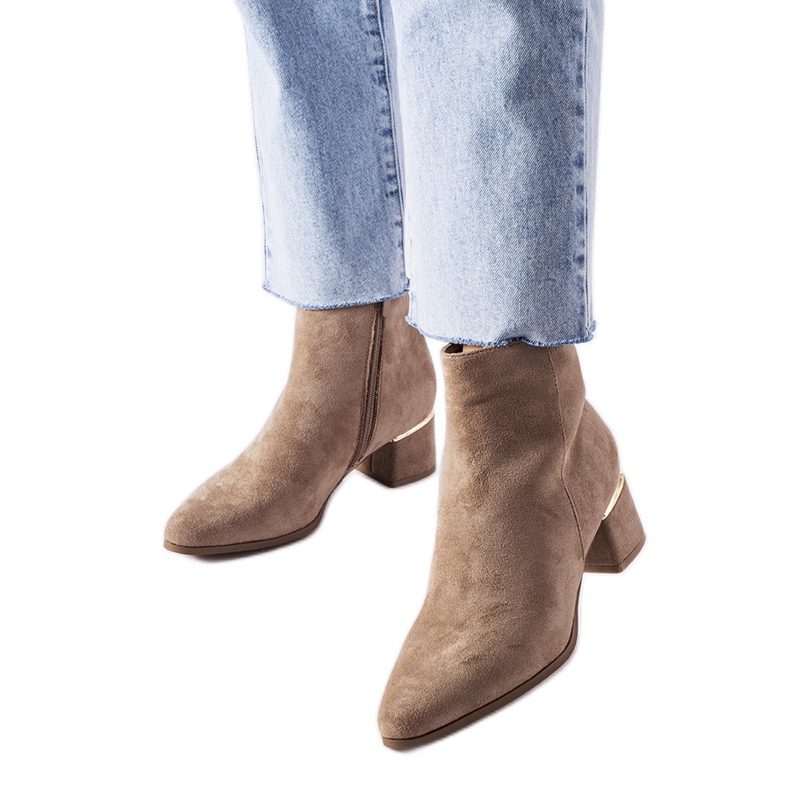 Béžové kotníkové boty na nízkém podpatku značky Tayyib béžový