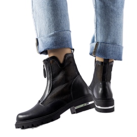 Černé prolamované kotníkové boty Cavour černá