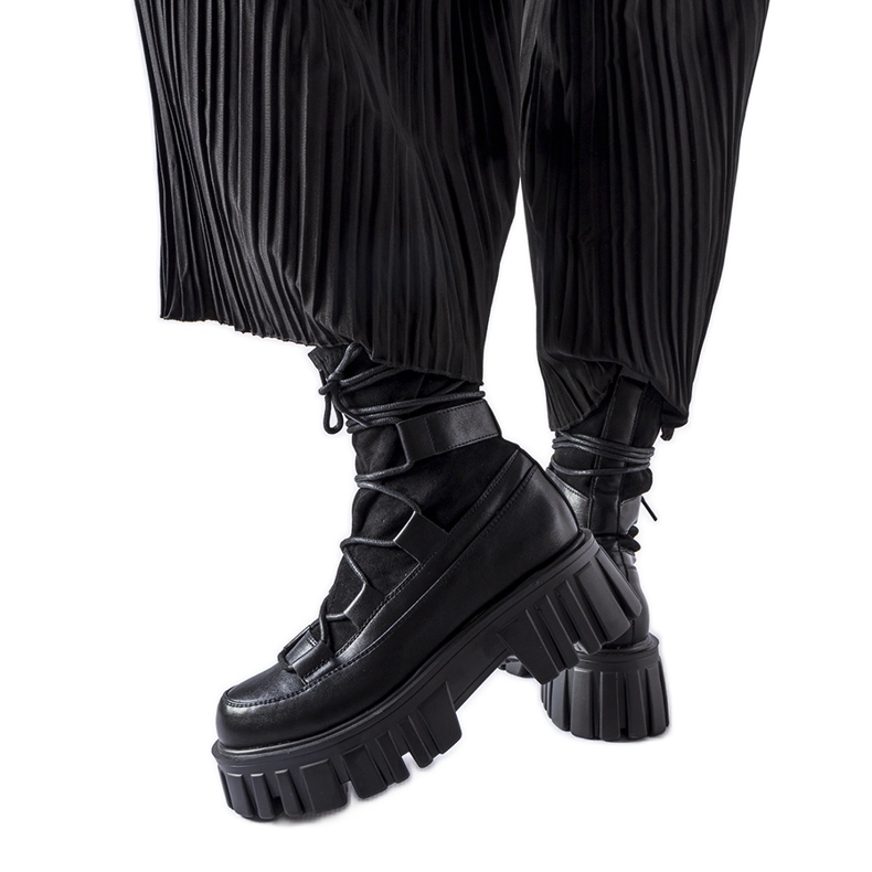 Černé ponožkové kozačky s nášlapem Colce černá