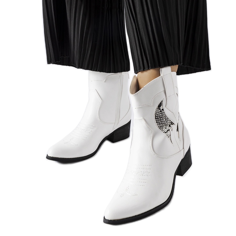 Bílé kovbojské boty Henriette na vysokém podpatku bílý