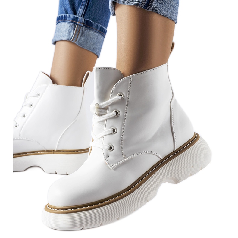 Bílé dělnické boty na silné platformě Sacco bílý